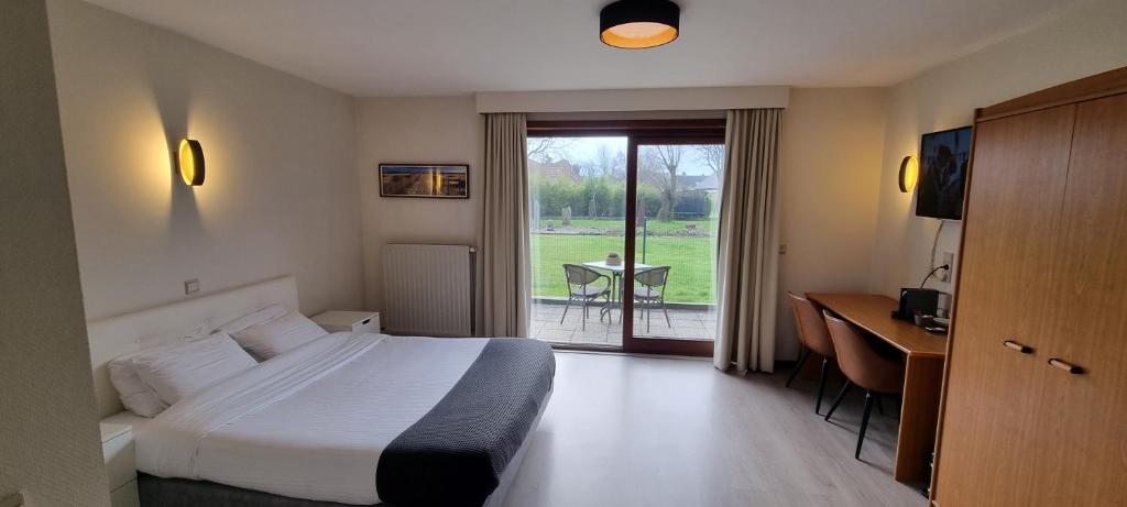 Hotel Westendia and Free Parking Top Breakfast