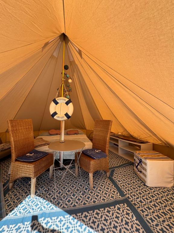 Witte Merel Glamping